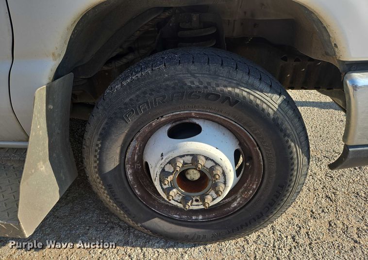 image for item EN8058 2016 Ford E450 shuttle bus