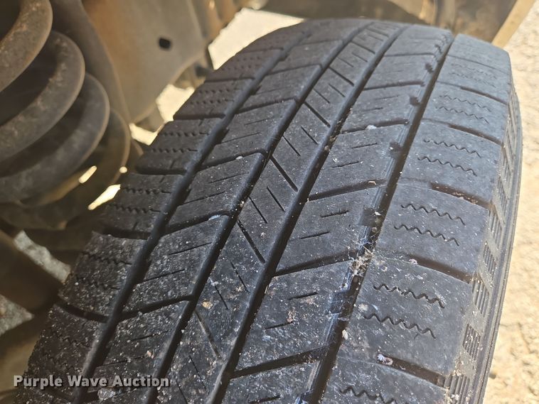 image for item EN8058 2016 Ford E450 shuttle bus