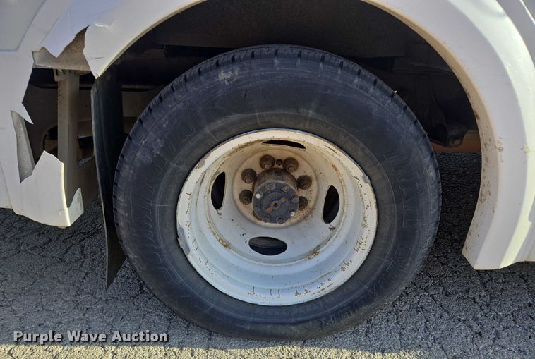 image for item EN8058 2016 Ford E450 shuttle bus