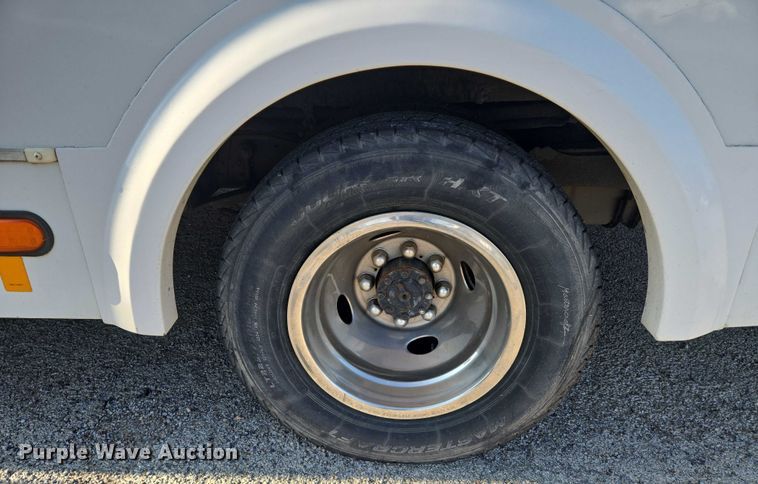 image for item EN8058 2016 Ford E450 shuttle bus