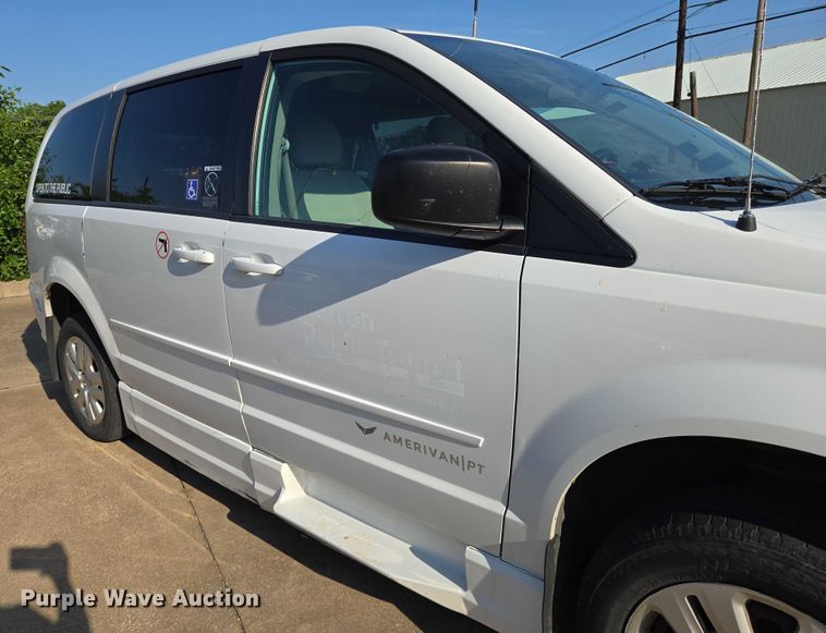 image for item EN8059 2017 Dodge Grand Caravan handicap accessible van