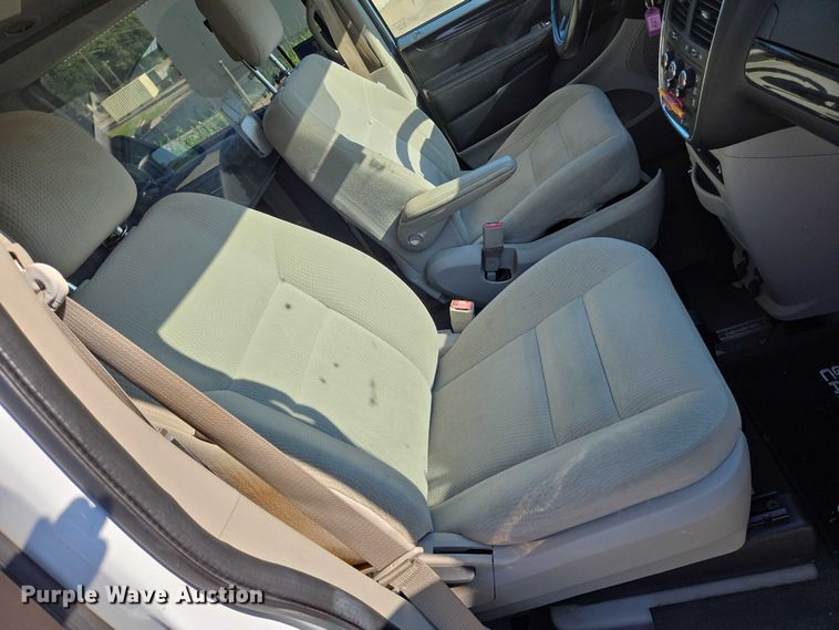 image for item EN8059 2017 Dodge Grand Caravan handicap accessible van