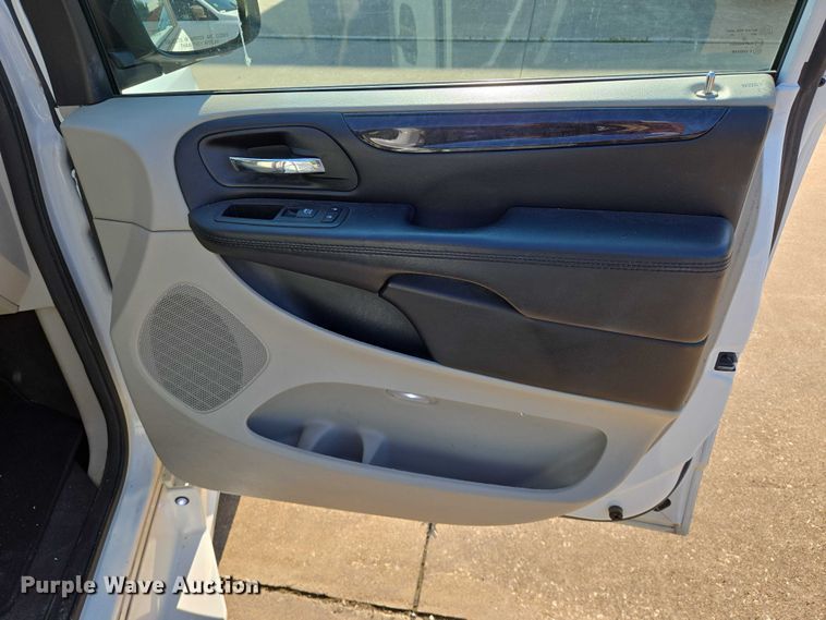 image for item EN8059 2017 Dodge Grand Caravan handicap accessible van