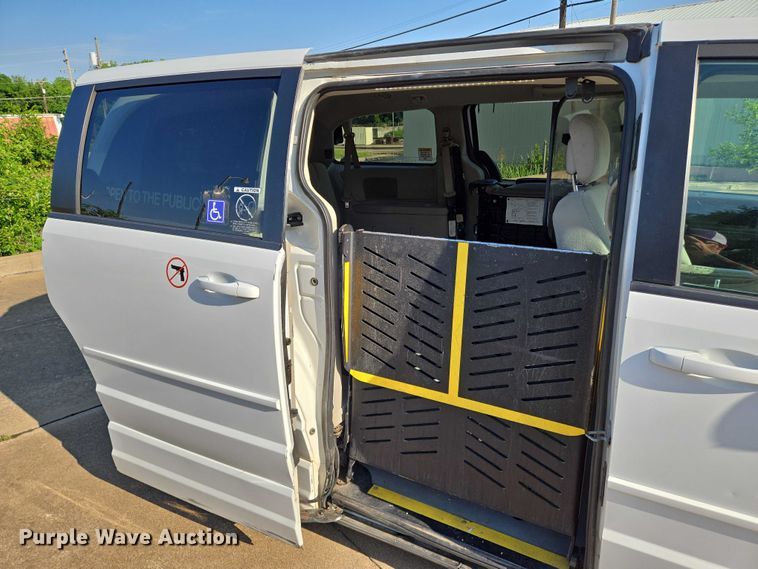 image for item EN8059 2017 Dodge Grand Caravan handicap accessible van