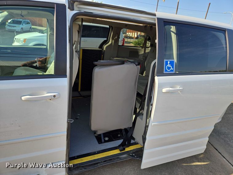 image for item EN8059 2017 Dodge Grand Caravan handicap accessible van