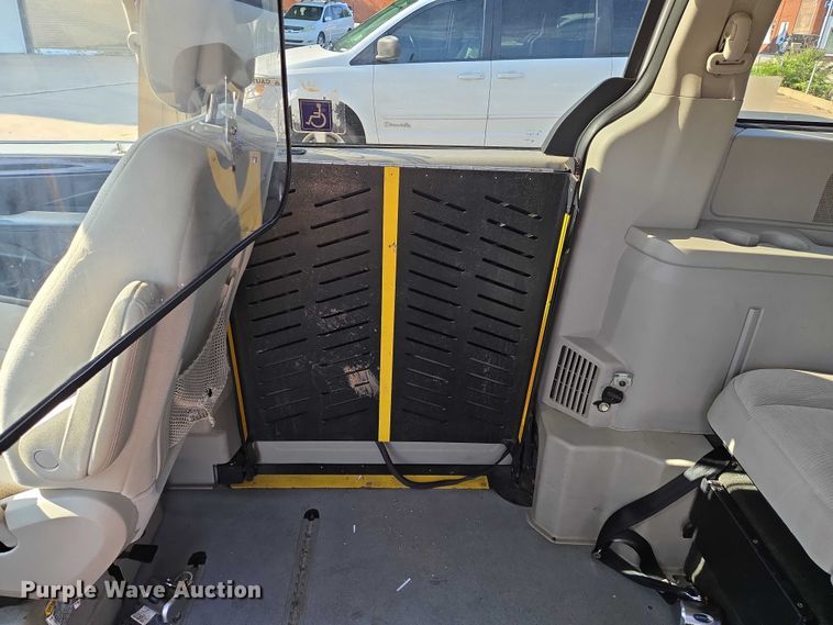 image for item EN8059 2017 Dodge Grand Caravan handicap accessible van