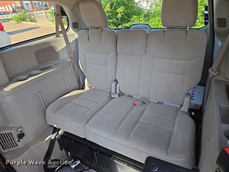 image for item EN8059 2017 Dodge Grand Caravan handicap accessible van