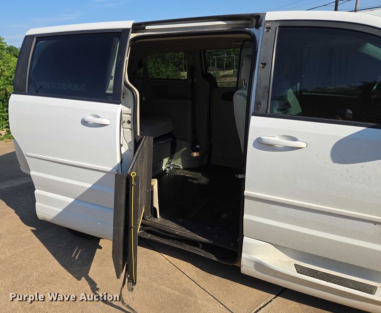 image for item EN8061 2017 Dodge Grand Caravan handicap accessible van