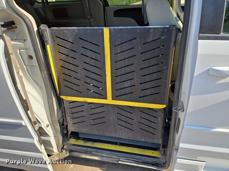image for item EN8062 2017 Dodge Grand Caravan handicap accessible van