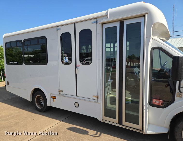 image for item EN8064 2018 Ford Transit 350 shuttle bus