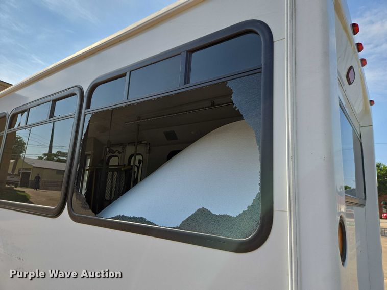 image for item EN8064 2018 Ford Transit 350 shuttle bus