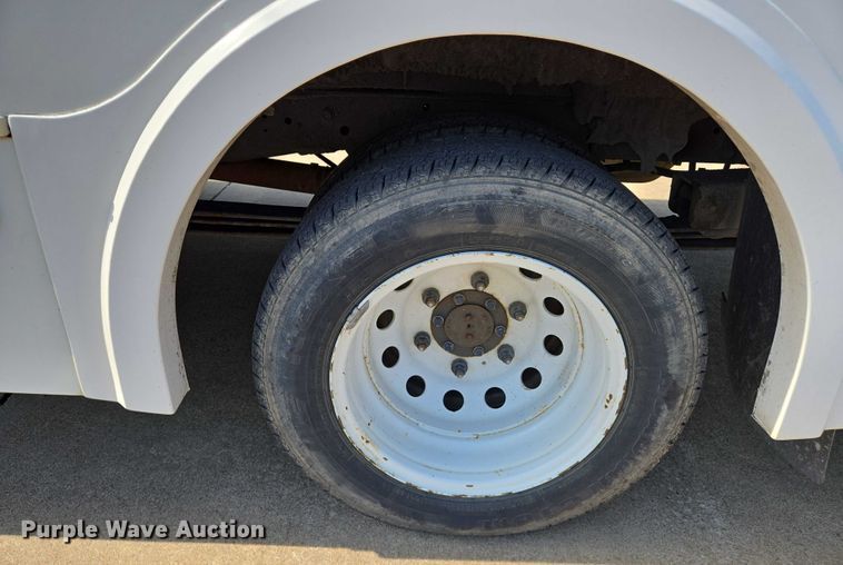 image for item EN8064 2018 Ford Transit 350 shuttle bus