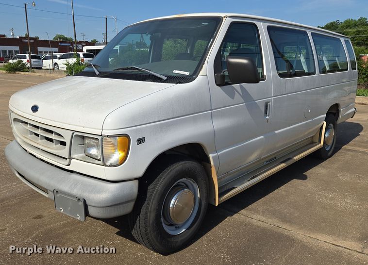 image for item EN8065 1998 Ford Club Wagon XL van