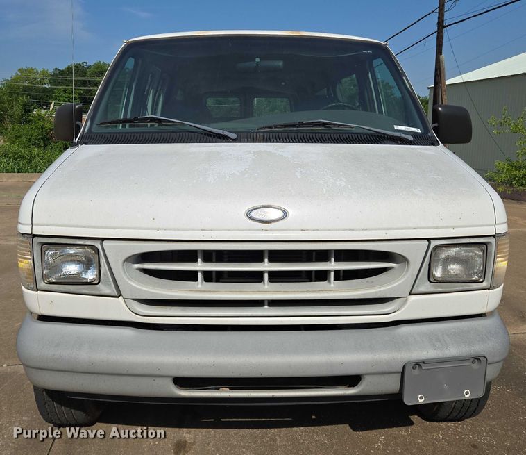 image for item EN8065 1998 Ford Club Wagon XL van