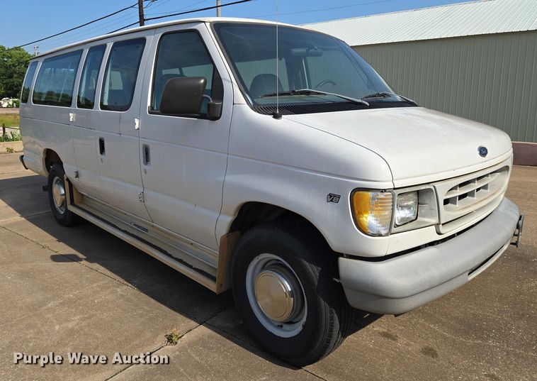 image for item EN8065 1998 Ford Club Wagon XL van