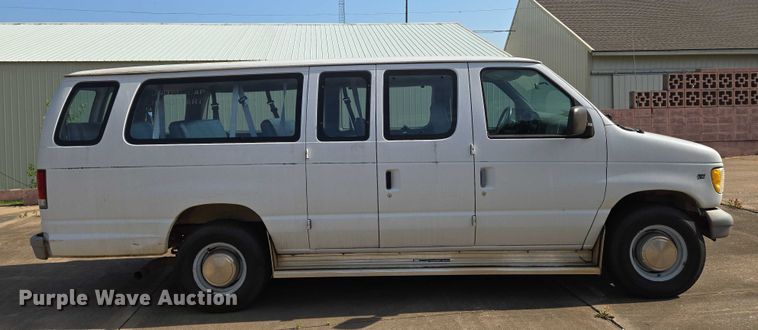 image for item EN8065 1998 Ford Club Wagon XL van