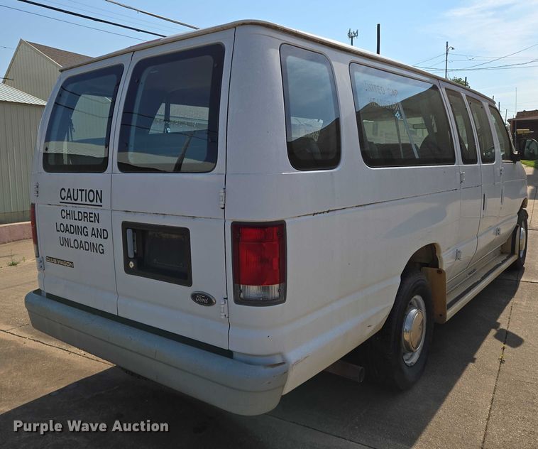 image for item EN8065 1998 Ford Club Wagon XL van