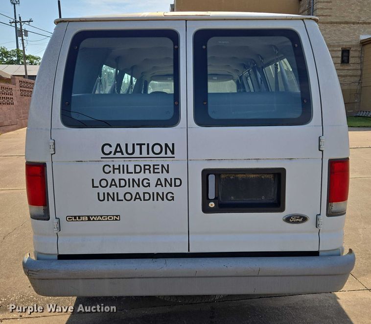 image for item EN8065 1998 Ford Club Wagon XL van