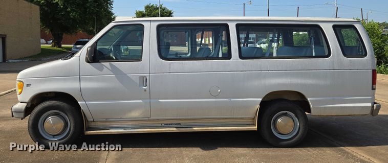 image for item EN8065 1998 Ford Club Wagon XL van