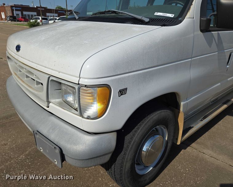 image for item EN8065 1998 Ford Club Wagon XL van