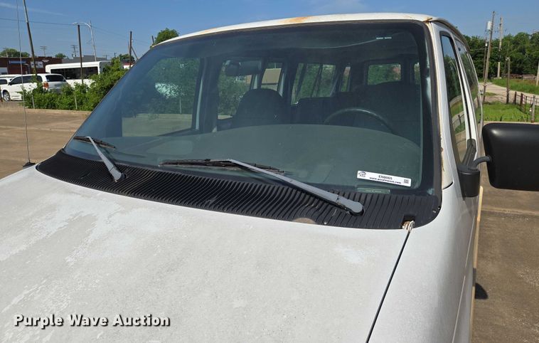 image for item EN8065 1998 Ford Club Wagon XL van