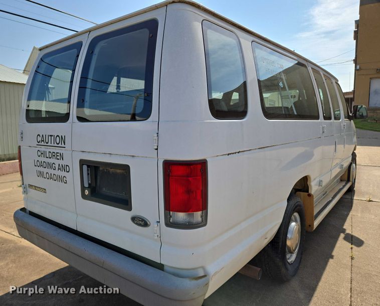 image for item EN8065 1998 Ford Club Wagon XL van
