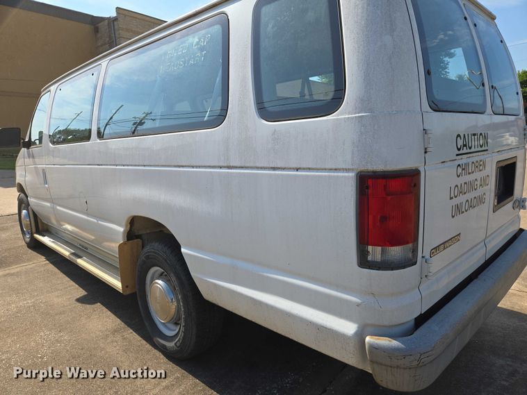 image for item EN8065 1998 Ford Club Wagon XL van