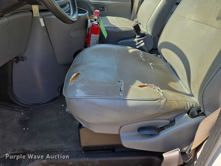 image for item EN8065 1998 Ford Club Wagon XL van