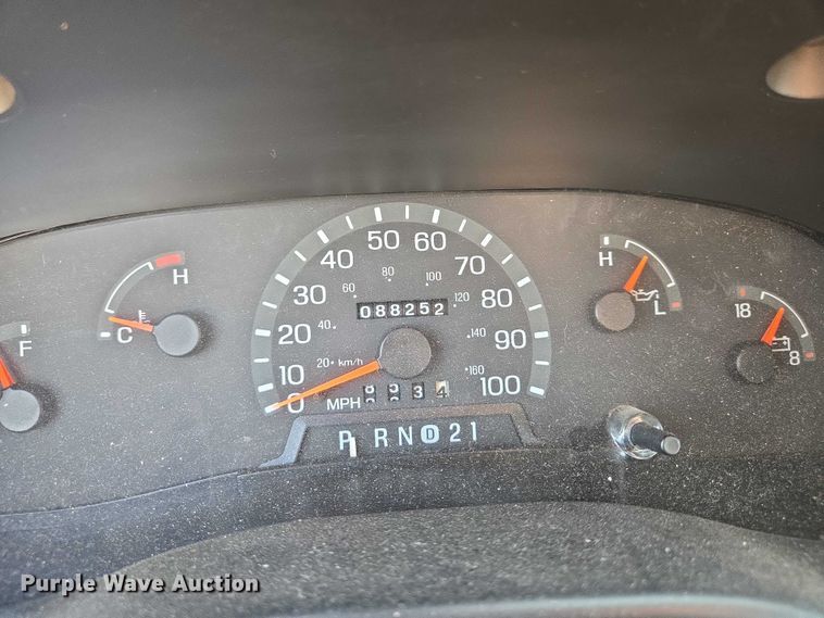 image for item EN8065 1998 Ford Club Wagon XL van