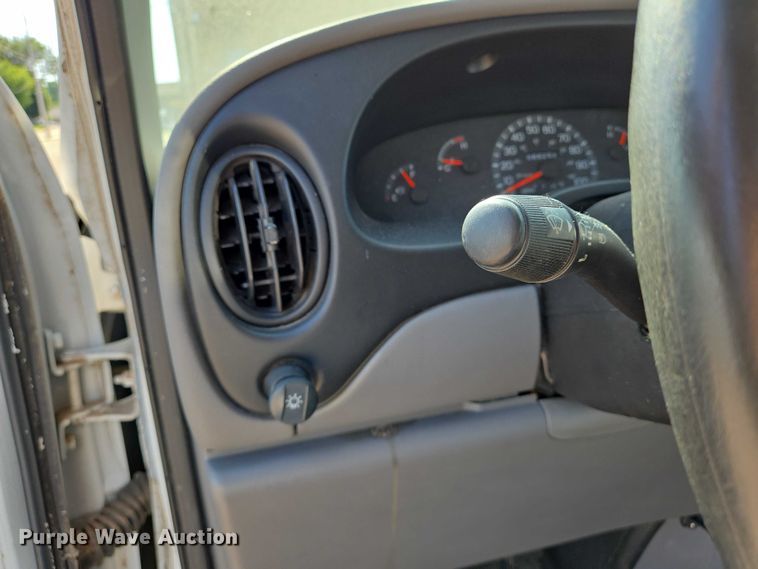 image for item EN8065 1998 Ford Club Wagon XL van