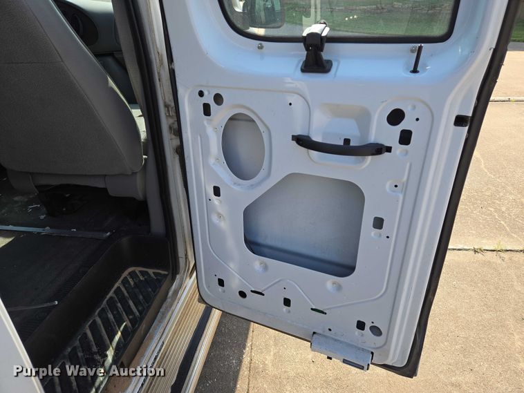 image for item EN8065 1998 Ford Club Wagon XL van