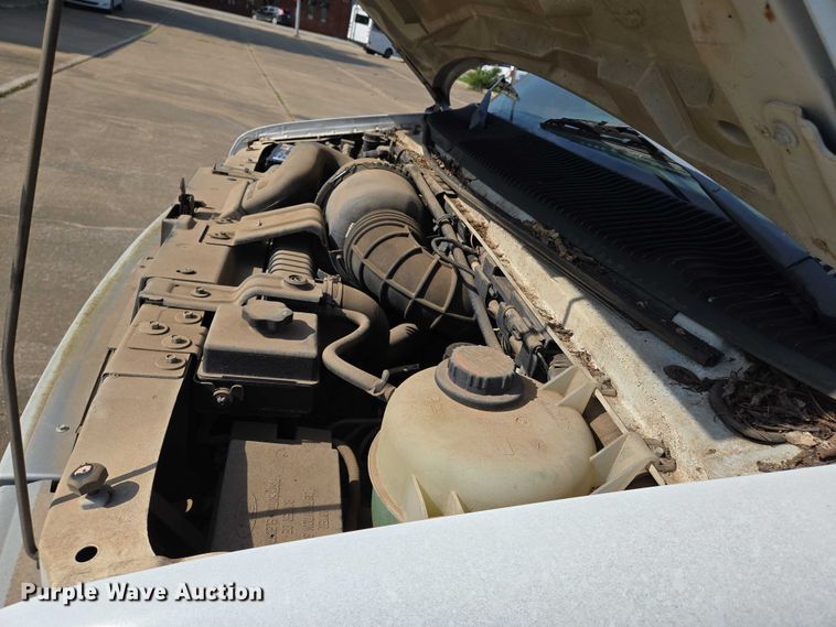 image for item EN8065 1998 Ford Club Wagon XL van