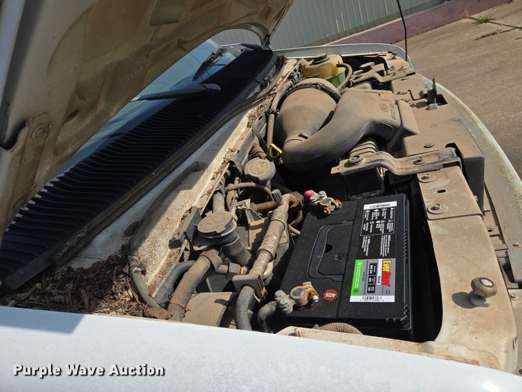 image for item EN8065 1998 Ford Club Wagon XL van