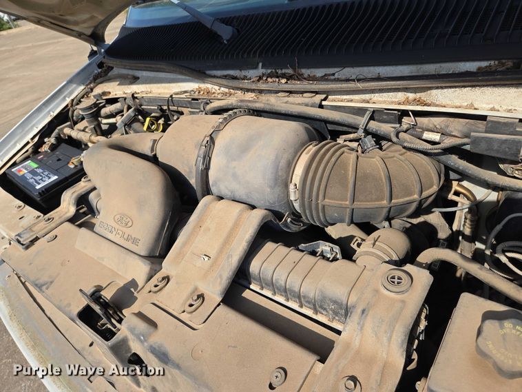 image for item EN8065 1998 Ford Club Wagon XL van