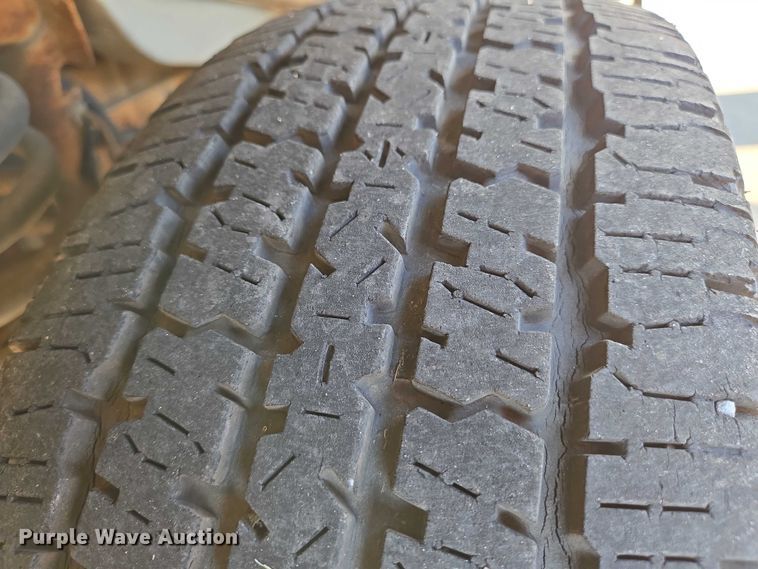 image for item EN8065 1998 Ford Club Wagon XL van