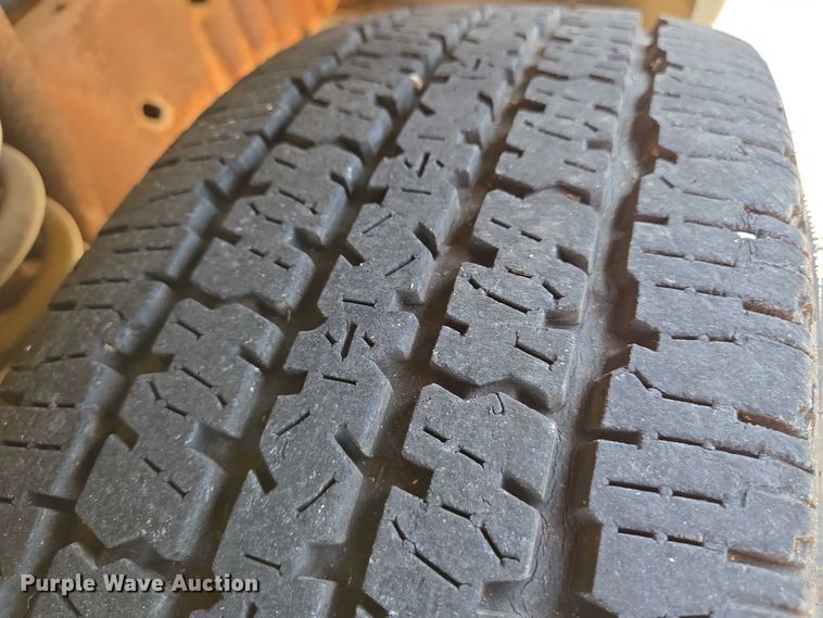 image for item EN8065 1998 Ford Club Wagon XL van