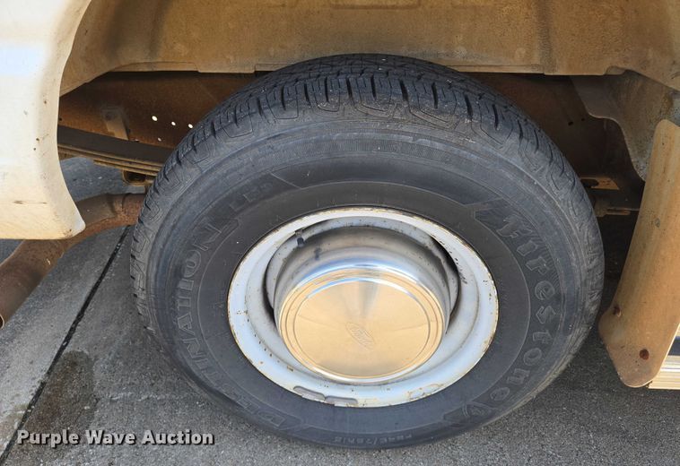 image for item EN8065 1998 Ford Club Wagon XL van