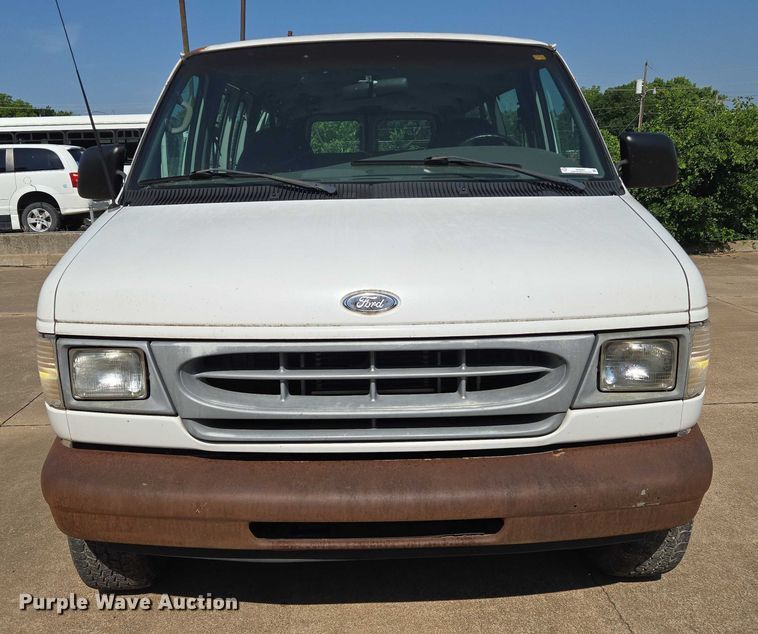 image for item EN8067 2001 Ford E350 van
