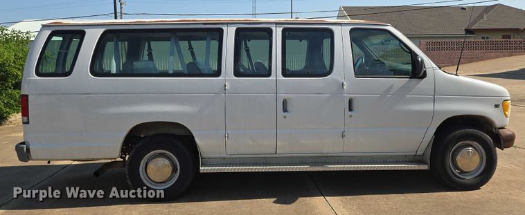 image for item EN8067 2001 Ford E350 van
