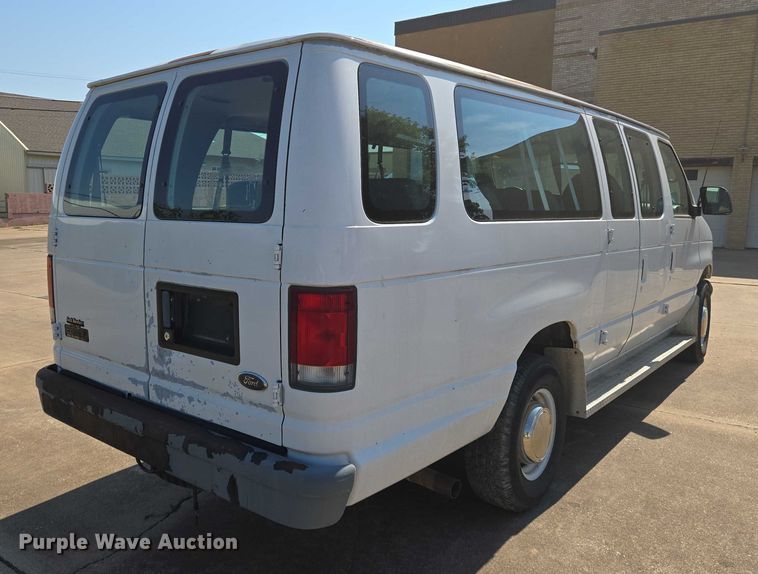 image for item EN8067 2001 Ford E350 van