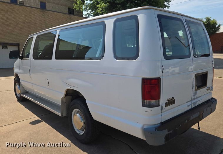 image for item EN8067 2001 Ford E350 van