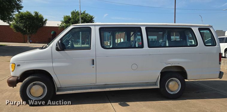 image for item EN8067 2001 Ford E350 van
