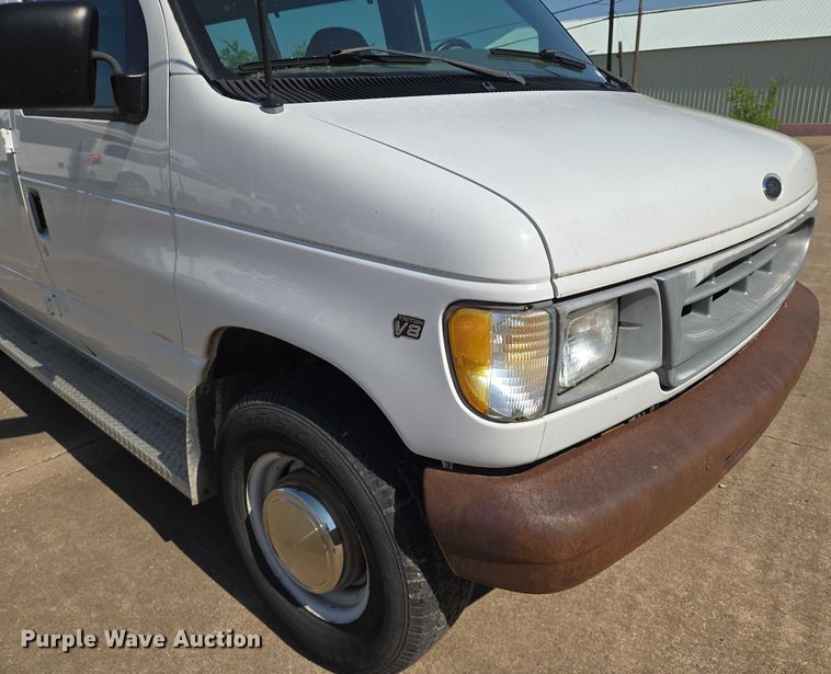 image for item EN8067 2001 Ford E350 van