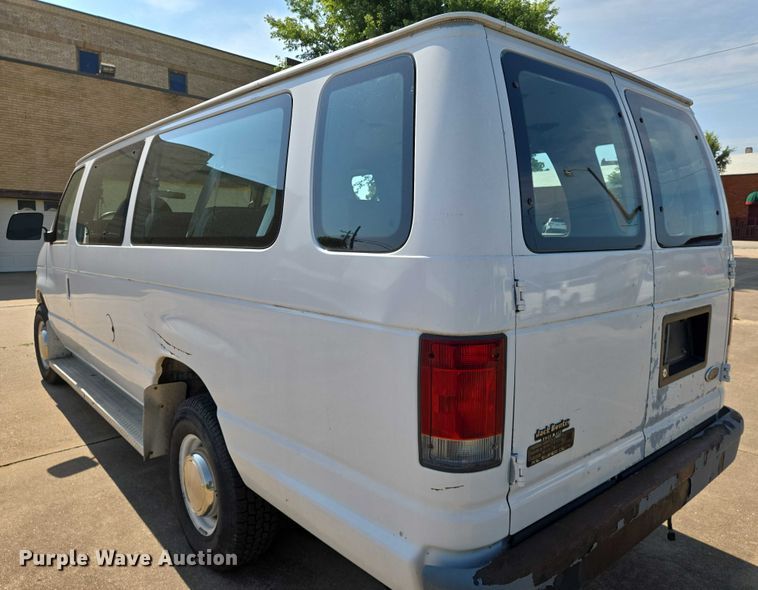 image for item EN8067 2001 Ford E350 van