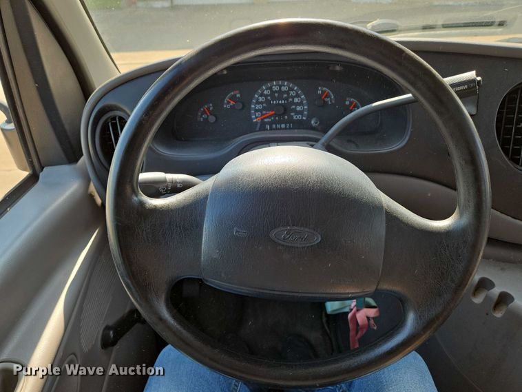 image for item EN8067 2001 Ford E350 van