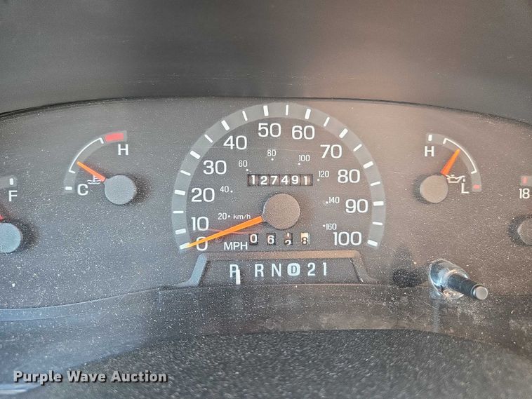 image for item EN8067 2001 Ford E350 van