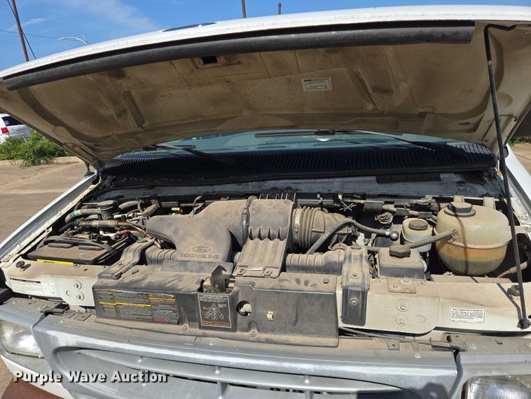 image for item EN8067 2001 Ford E350 van
