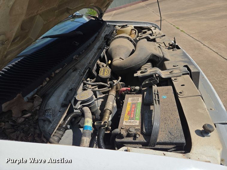 image for item EN8067 2001 Ford E350 van
