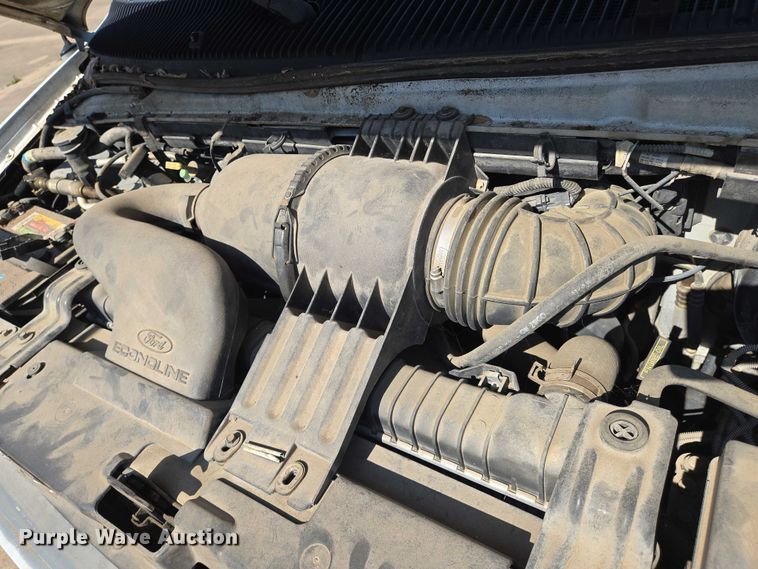 image for item EN8067 2001 Ford E350 van