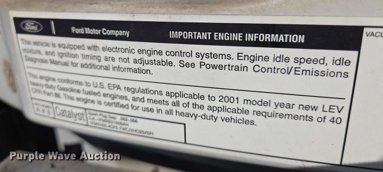 image for item EN8067 2001 Ford E350 van